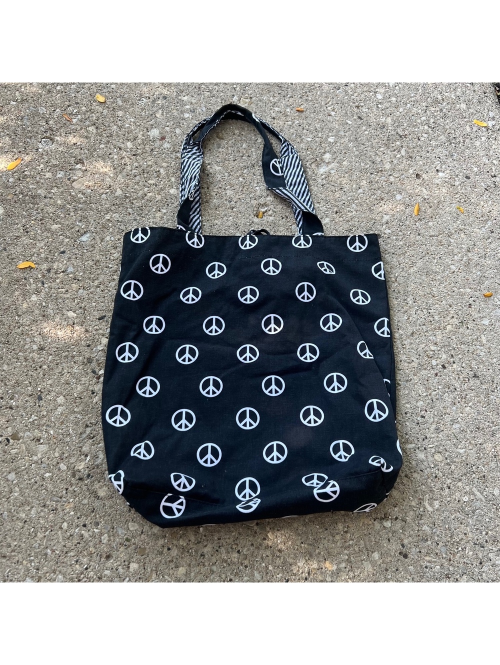 Y2K peace sign tote bag